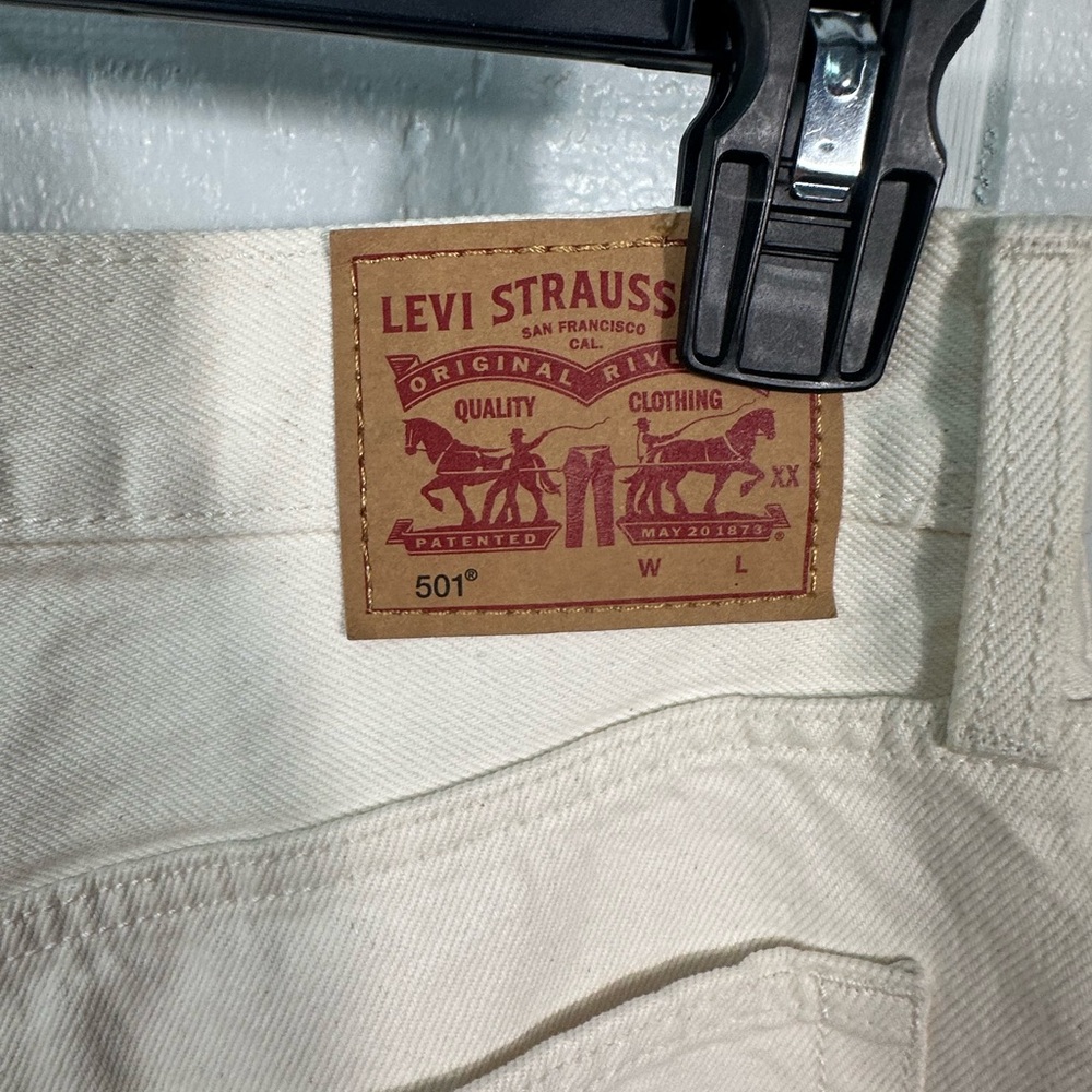 Levi’s Women’s White 501 Butterfly Jeans Size 30 x 28 EUC - Picture 10 of 12